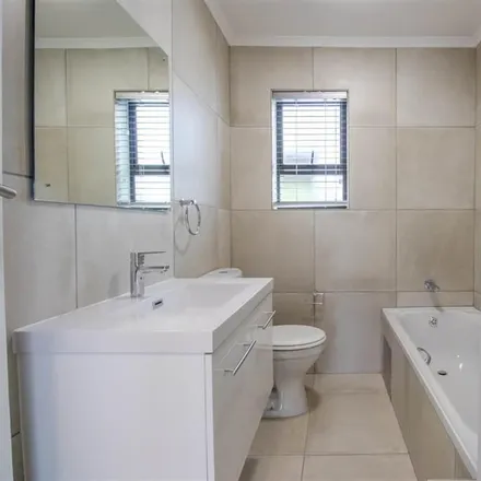 Image 3 - 14 Carletta St, Lemoenkloof, Paarl, 7646, South Africa - Apartment for rent