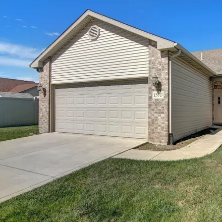 Buy this 3 bed townhouse on 1296 East 56th Avenue in Merrillville, IN 46342