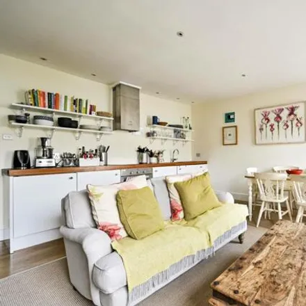 Buy this 1 bed apartment on 31 Chepstow Road in London, W2 5QP