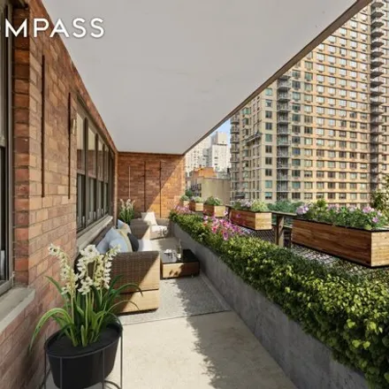 Buy this studio apartment on 1565 1st Avenue in New York, NY 10028