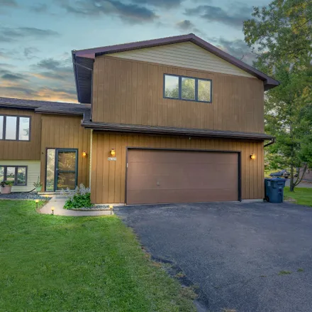 Buy this 5 bed house on Colonial Drive in Greenville, Outagamie County