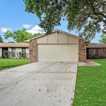 Image 2 - 6743 Tara Drive, Fort Bend County, TX 77469, USA - House for sale