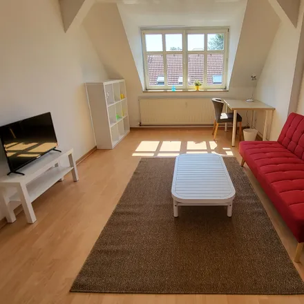 Rent this 3 bed apartment on Ihmelsstraße 9 in 04315 Leipzig, Germany