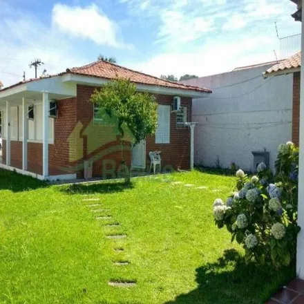 Rent this 5 bed house on Pousada Maré Mansa in Rua Doutor João de Oliveira 101, Canasvieiras