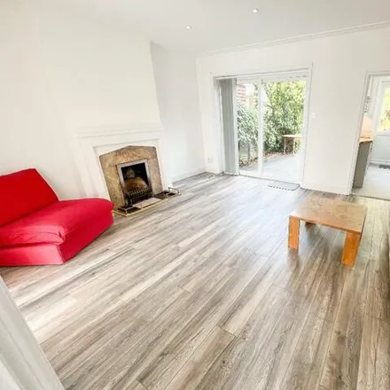 Image 3 - Quantock Gardens, London, NW2 1PJ, United Kingdom - Duplex for sale