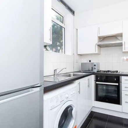 Image 2 - Damien Court, Damien Street, St. George in the East, London, E1 2HL, United Kingdom - Apartment for rent