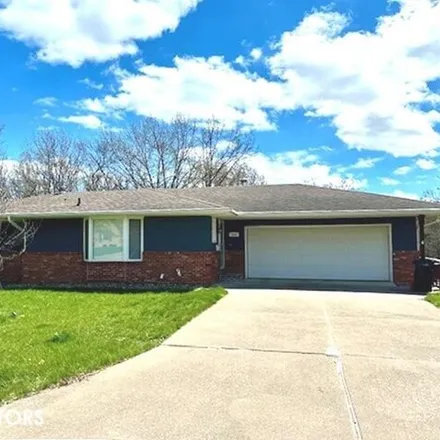 Buy this 3 bed house on 548 Indian Trail Road in Ottumwa, IA 52501