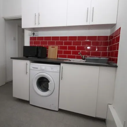 Image 5 - Bredel House, St Paul's Way, Bow Common, London, E14 7AS, United Kingdom - Room for rent