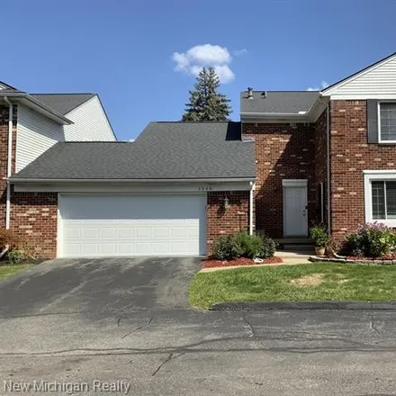 Buy this 3 bed condo on Georgetown Drive in Bloomfield Township, MI