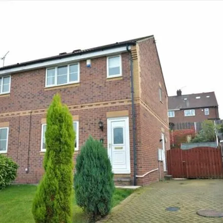 Rent this 3 bed duplex on Old Mill Close in Hemsworth, WF9 4QY