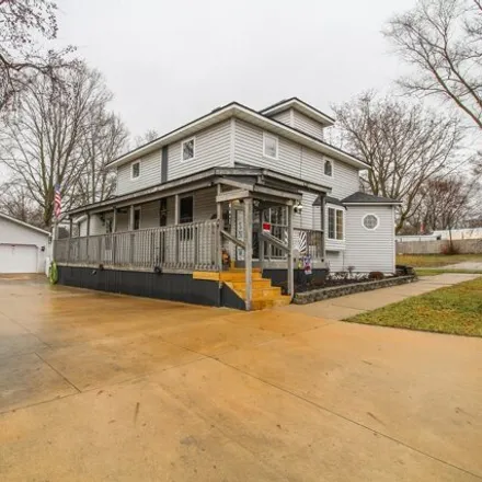 Buy this 3 bed house on 814 E Buck St in Three Rivers, Michigan