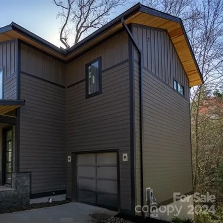 Image 3 - 1787 Old Haywood Road, Asheville, NC 28806, USA - House for sale