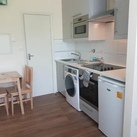 Rent this 1 bed room on 101 Chatsworth Road in London, NW2 5QZ