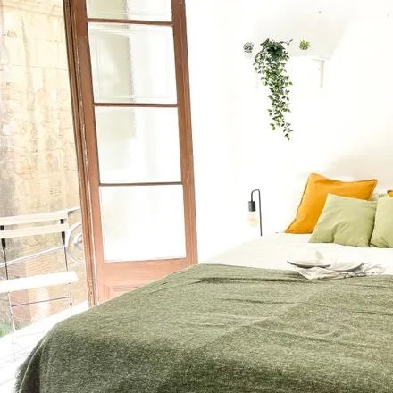 Rent this 6 bed room on Palau Requesens in Carrer del Sots-tinent Navarro, 08001 Barcelona