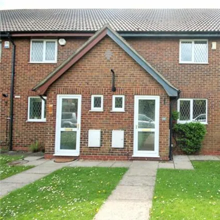 Rent this 3 bed townhouse on Toothill Gardens in Grimsby, DN34 4EP