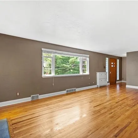 Image 3 - 170 Broadway Drive, Pleasant Hills, Allegheny County, PA 15236, USA - House for sale