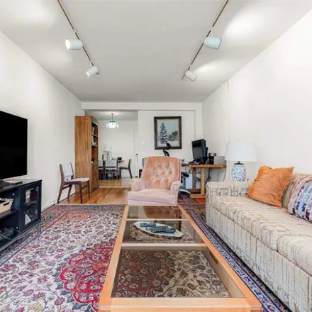 Image 4 - 67-50 Thornton Place, New York, NY 11374, USA - Apartment for sale