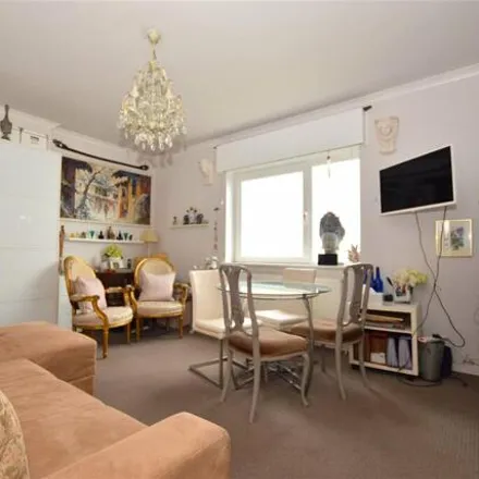 Image 2 - West Hill Road, St Leonards, TN38 0NF, United Kingdom - Apartment for sale