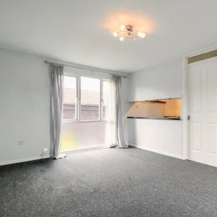 Image 4 - Naseby, Bracknell, RG12 7HD, United Kingdom - Apartment for sale