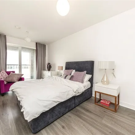 Image 2 - Barquentine Heights, 4 Peartree Way, London, SE10 0HY, United Kingdom - Townhouse for rent