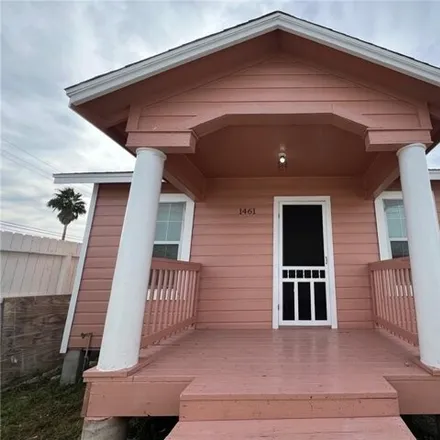 Buy this 2 bed house on 1546 Elizabeth Street in Corpus Christi, TX 78404