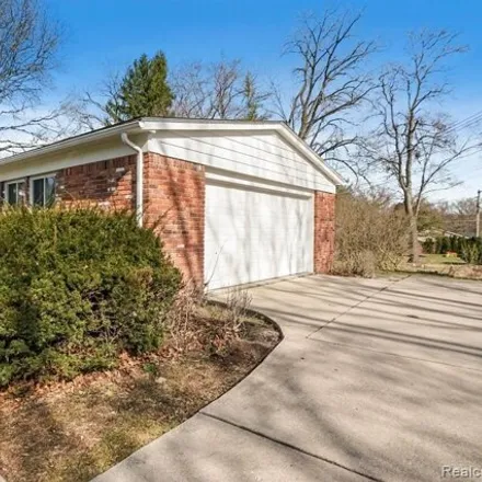 Image 5 - 6961 Sandalwood Drive, Bloomfield Township, MI 48301, USA - House for sale