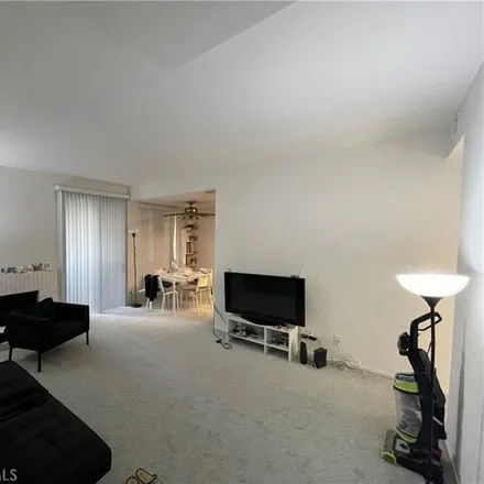 Image 2 - 580 North Brea Boulevard, Brea, CA 92821, USA - Condo for rent