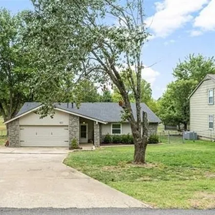 Buy this 3 bed house on 921 North 15th Street in Collinsville, OK 74021