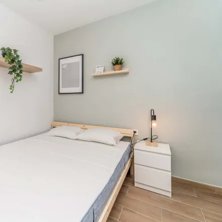 Rent this 5 bed room on Calle del Portillo de Balboa in 4, 47010 Valladolid
