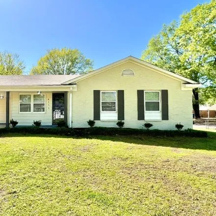 Buy this 3 bed house on 1711 Colonial Hills Drive in Southaven, MS 38671