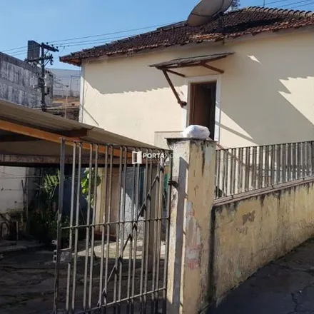 Buy this 2 bed house on Escola Municipal Professora Myrian Lilian Thomaz Daher in Rua Victor Manzini 126, Centro