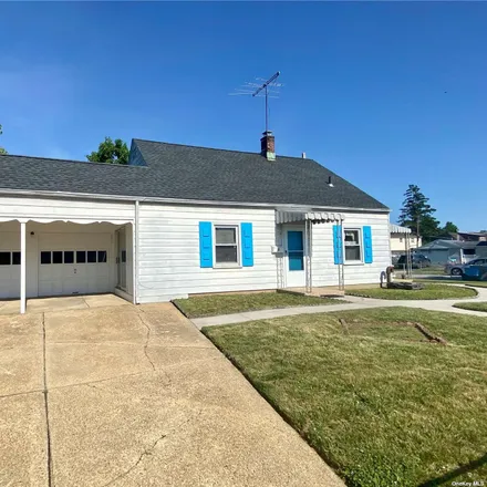 Buy this 4 bed house on 5 Chapel Lane in Levittown, NY 11756