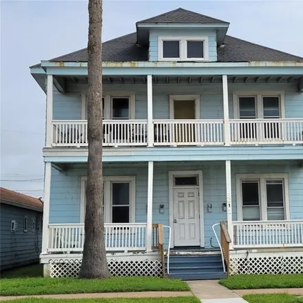 Rent this 1 bed apartment on Queens BBQ in 3426 Avenue S, Galveston