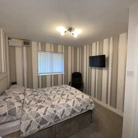 Image 7 - The Perfect Buff, Wolverhampton Road, Cannock, WS11 1AP, United Kingdom - Apartment for rent