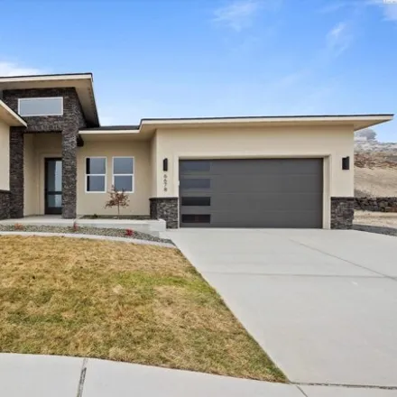 Buy this 4 bed house on West 24th Avenue in Kennewick, WA 99338