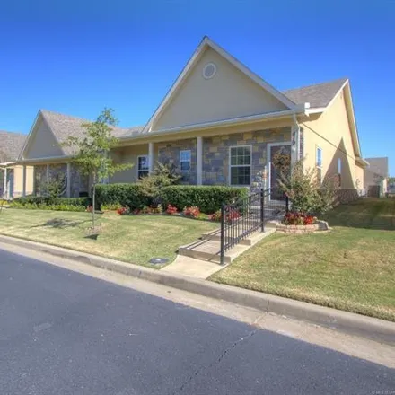 Buy this 2 bed townhouse on 419 South Butternut Place in Broken Arrow, OK 74012
