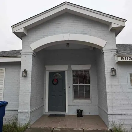 Image 4 - 2159 Snow Fall Drive, Laredo, TX 78045, USA - House for rent