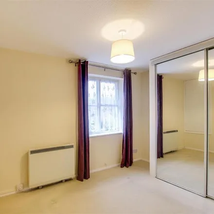 Image 4 - 18 & 19 The Pines, Walstead, RH16 3TX, United Kingdom - Apartment for rent