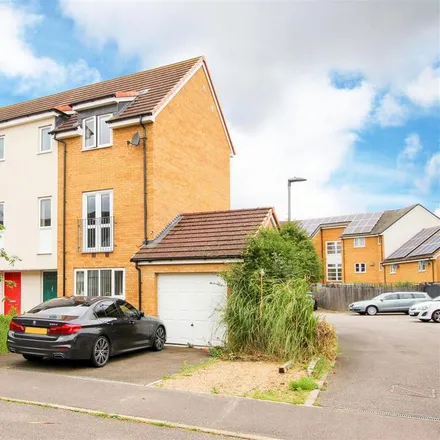 Rent this 3 bed townhouse on 11 Grandridge Close in Fulbourn, CB21 5HN