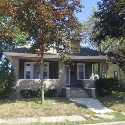 Rent this 4 bed house on 627 8th Street in Peru, IL 61354