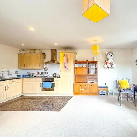 Image 2 - Ashleigh Court, Beechen Grove, Watford, WD17 2AD, United Kingdom - Apartment for sale