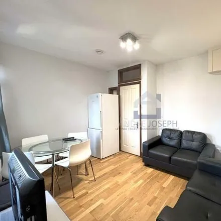 Rent this 5 bed room on 112 Tooting Bec Road in London, SW17 8BW