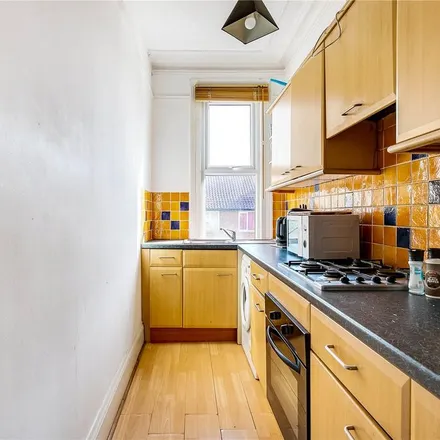 Image 4 - Hemberton Road, Stockwell Park, London, SW9 9LE, United Kingdom - Townhouse for rent