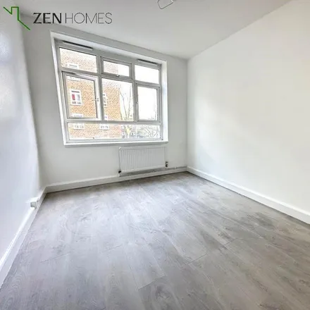 Rent this 3 bed apartment on Templemead House in Kingsmead Way, London