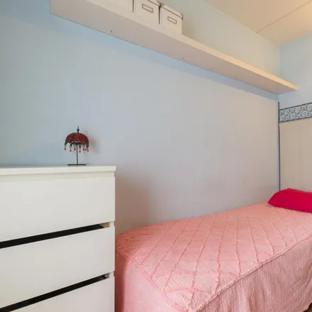 Rent this 3 bed room on Madrid in Calle Río Manzanares, 3