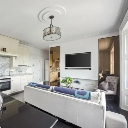 Image 3 - Lower Grosvenor Place, London, SW1W 0EX, United Kingdom - Apartment for sale