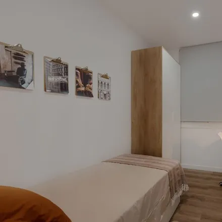 Rent this 5 bed room on Avinguda Diagonal in 08001 Barcelona, Spain