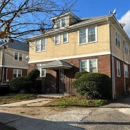 Rent this 1 bed apartment on 3 Eastern Parkway in Village of Farmingdale, NY 11735