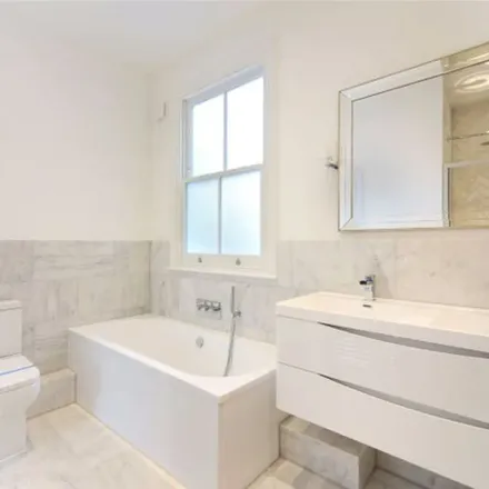 Image 4 - 4 Ingersoll Road, London, W12 7LS, United Kingdom - Apartment for rent