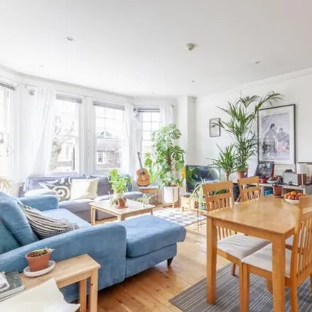 Rent this 3 bed room on 19 Teignmouth Road in London, NW2 4DX